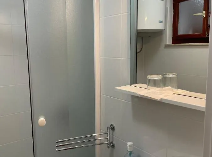 922
